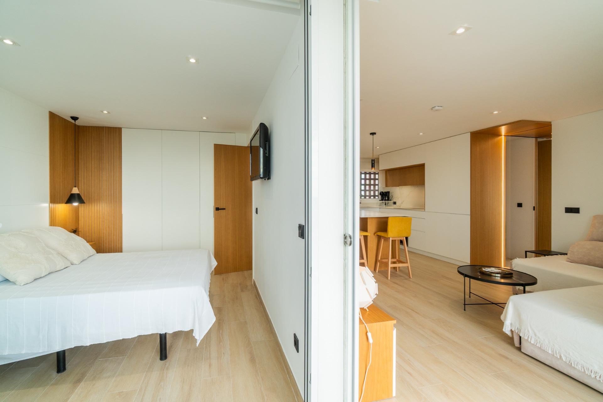 For sale - 3 Bedroom 1 Bathroom Apartment in Guardamar del Segura - Puerto Deportivo  - Alicante
