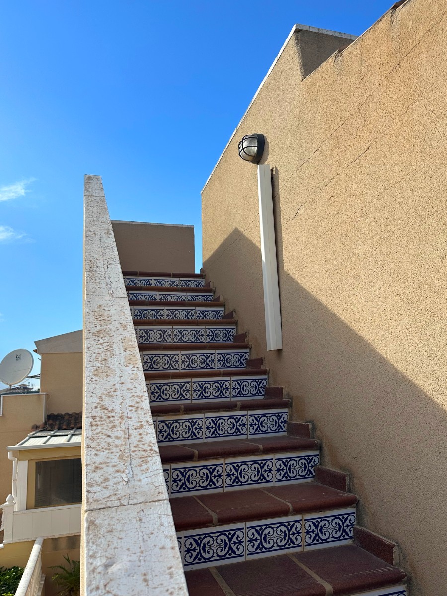 For sale - 2 Bedroom 1 Bathroom Penthouse in Villamartin - Las filipinas  - Alicante