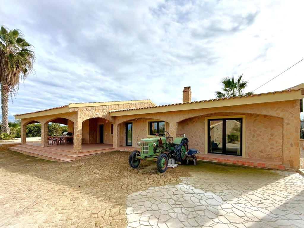 3 Bedroom 3 Bathroom Villa in San Miguel de Salinas