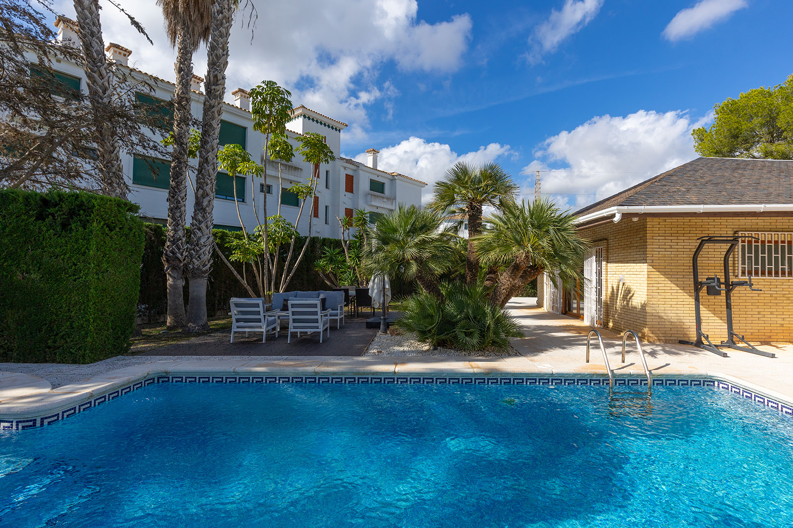 For sale - 5 Bedroom 3 Bathroom Villa in Orihuela Costa - Las Filipinas  - Alicante