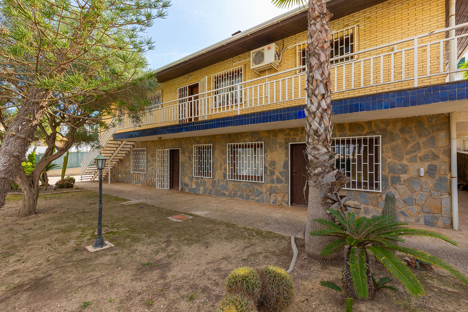 For sale - 5 Bedroom 3 Bathroom Villa in Orihuela Costa - Las Filipinas  - Alicante