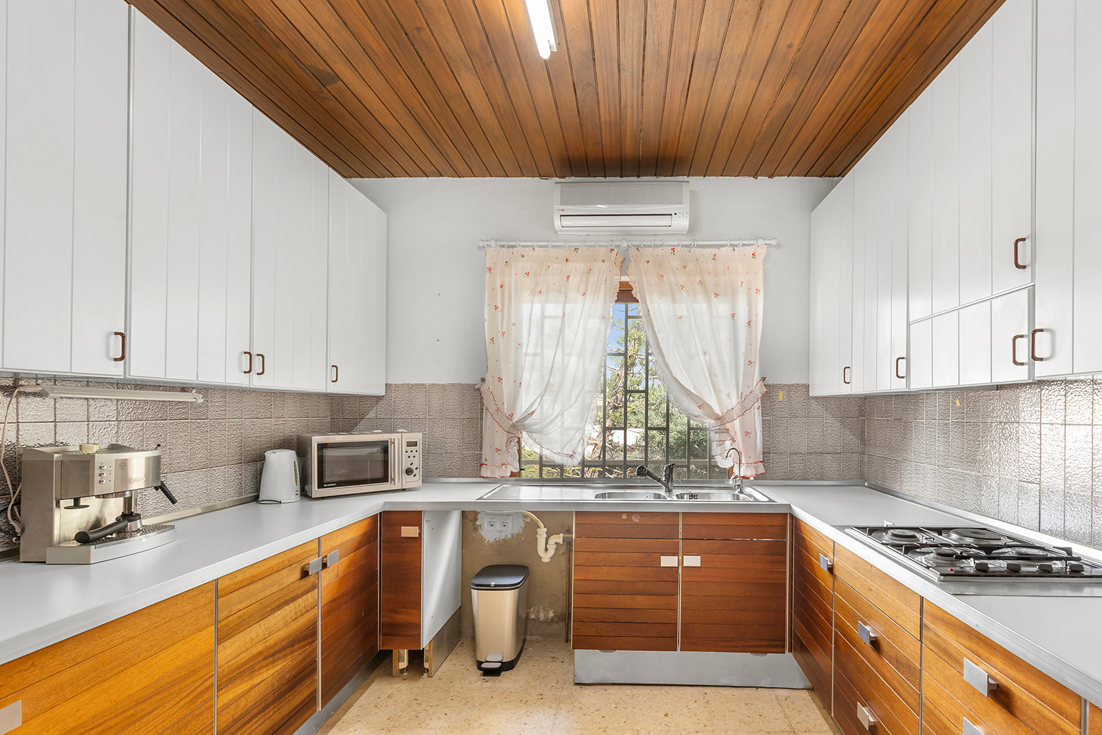 For sale - 5 Bedroom 3 Bathroom Villa in Orihuela Costa - Las Filipinas  - Alicante