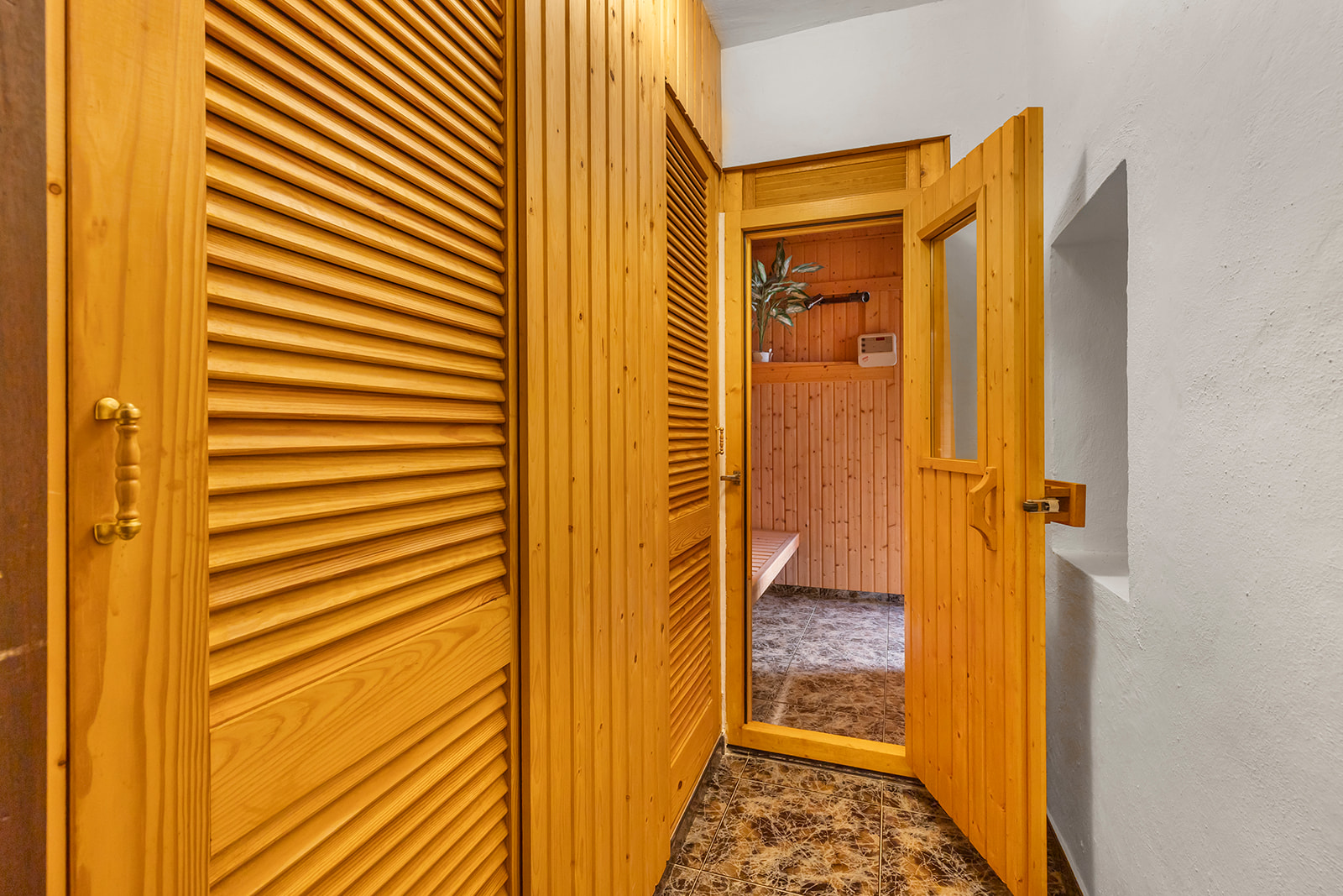 For sale - 5 Bedroom 3 Bathroom Villa in Orihuela Costa - Las Filipinas  - Alicante