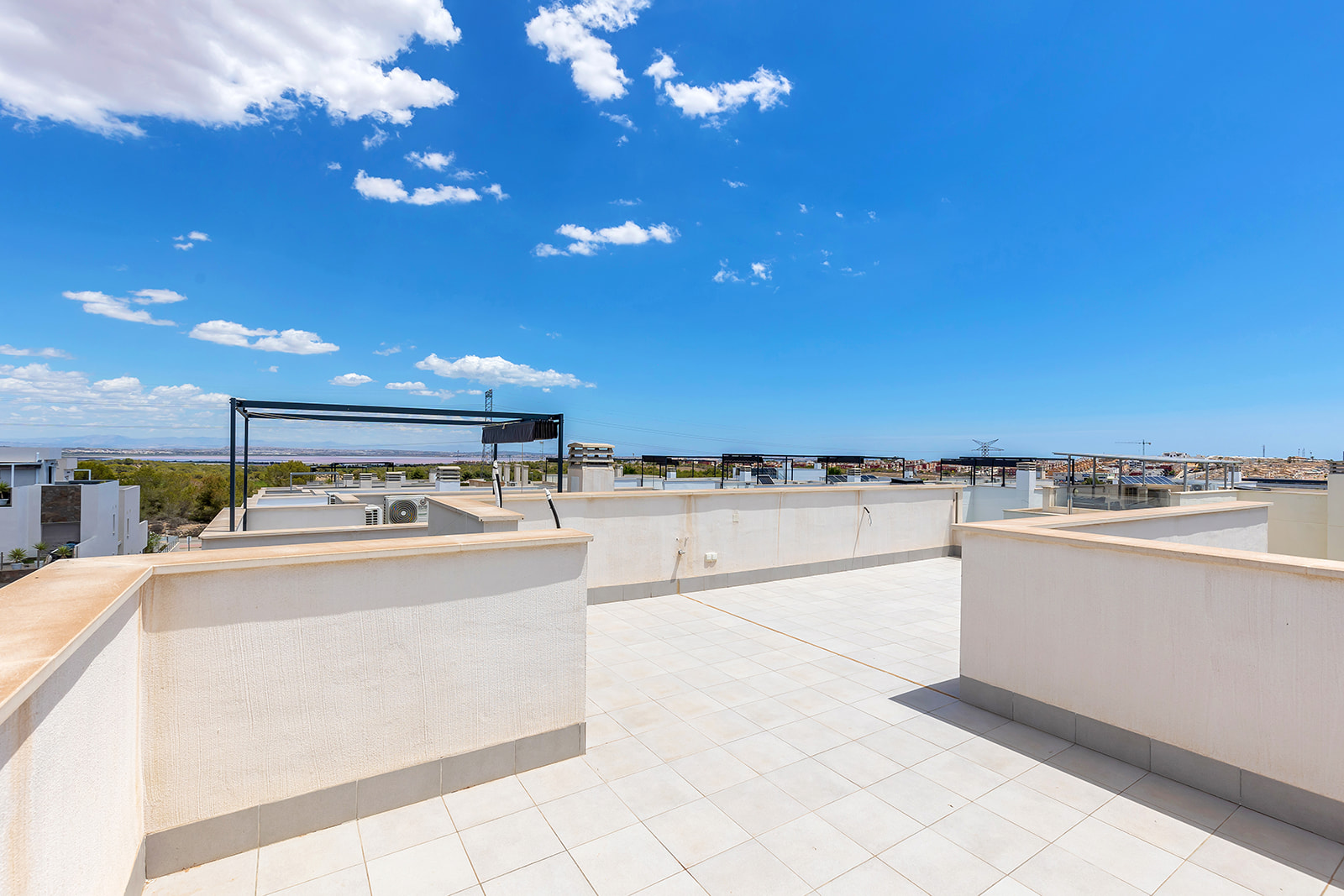 For sale - 3 Bedroom 2 Bathroom Villa in Villamartin - Orihuela Costa  - Alicante