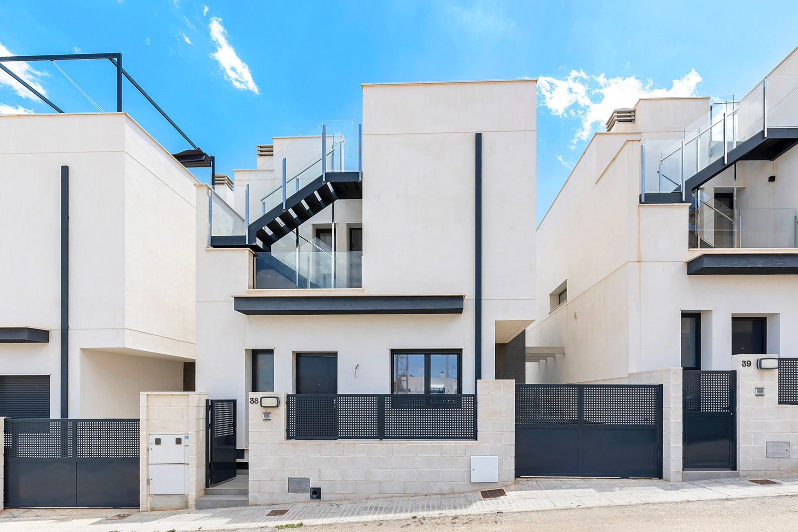 For sale - 3 Bedroom 2 Bathroom Villa in Villamartin - Orihuela Costa  - Alicante