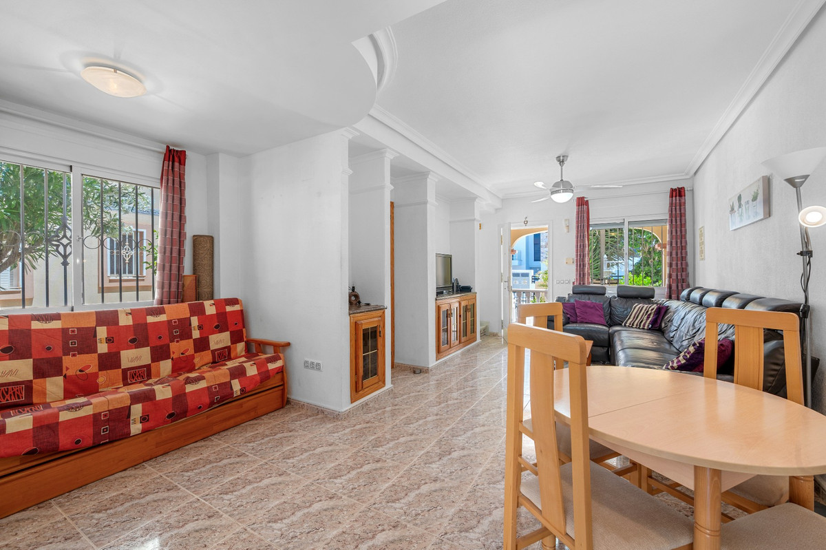 For sale - 3 Bedroom 2 Bathroom Townhouse in La Zenia - La Zenia  - Alicante