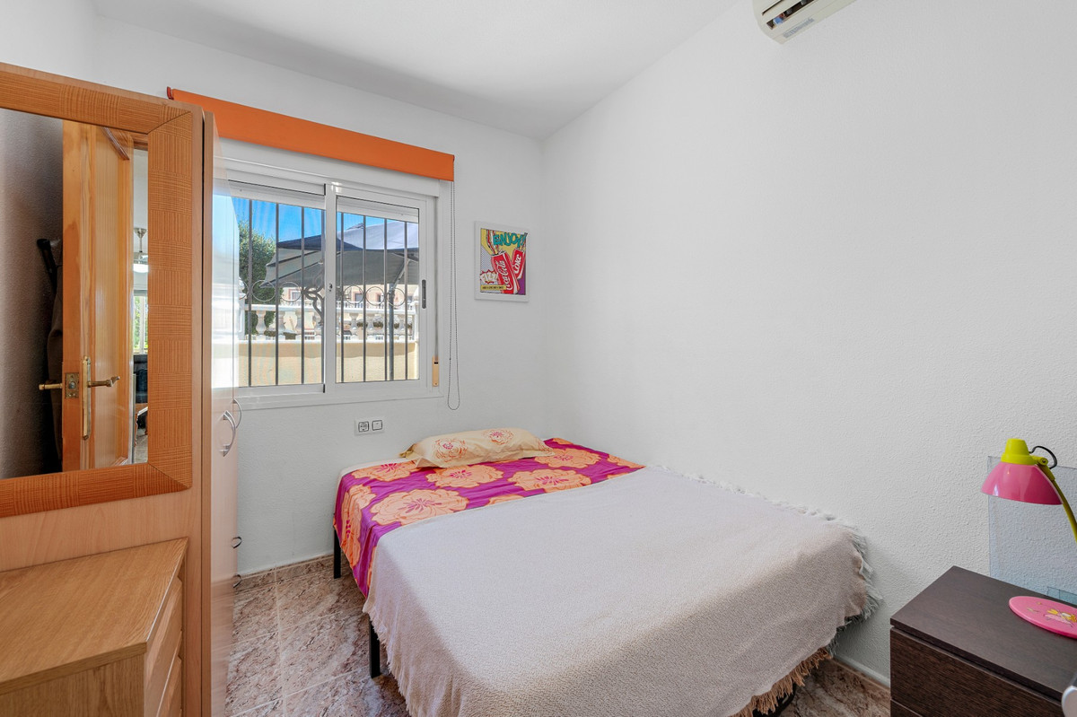 For sale - 3 Bedroom 2 Bathroom Townhouse in La Zenia - La Zenia  - Alicante