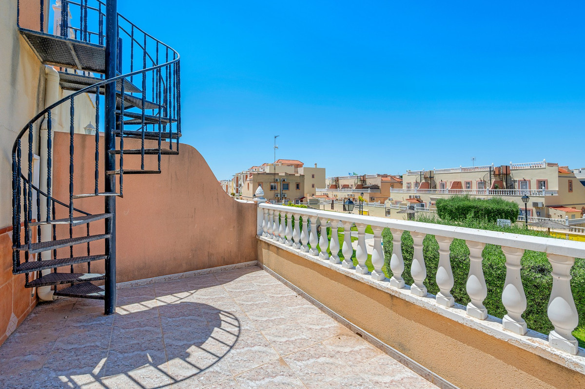 For sale - 3 Bedroom 2 Bathroom Townhouse in La Zenia - La Zenia  - Alicante