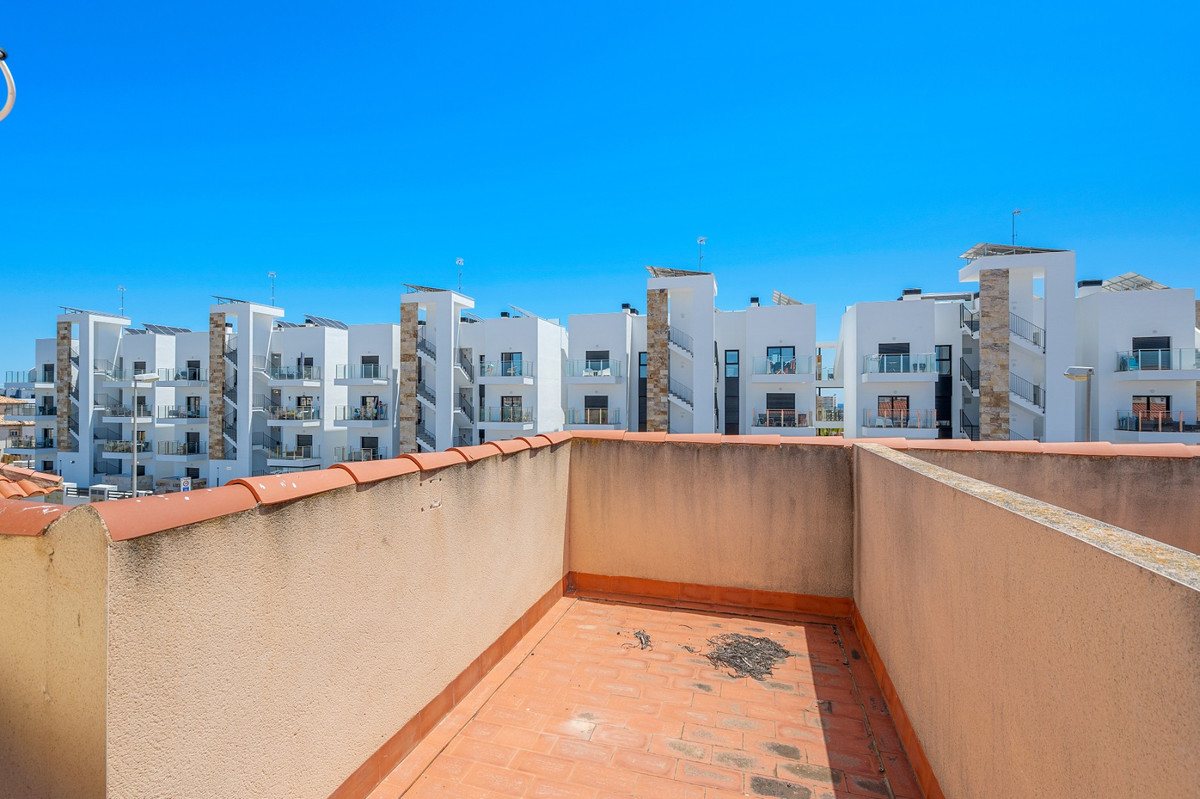 For sale - 3 Bedroom 2 Bathroom Townhouse in La Zenia - La Zenia  - Alicante