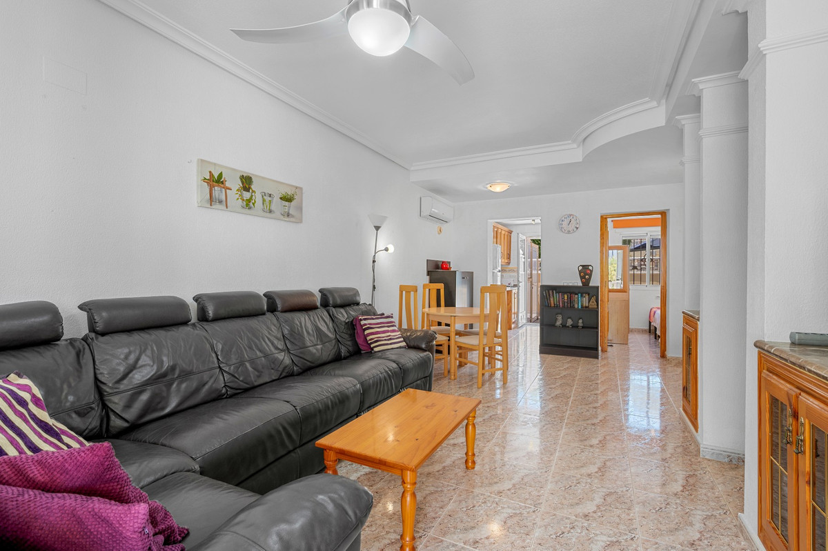 For sale - 3 Bedroom 2 Bathroom Townhouse in La Zenia - La Zenia  - Alicante