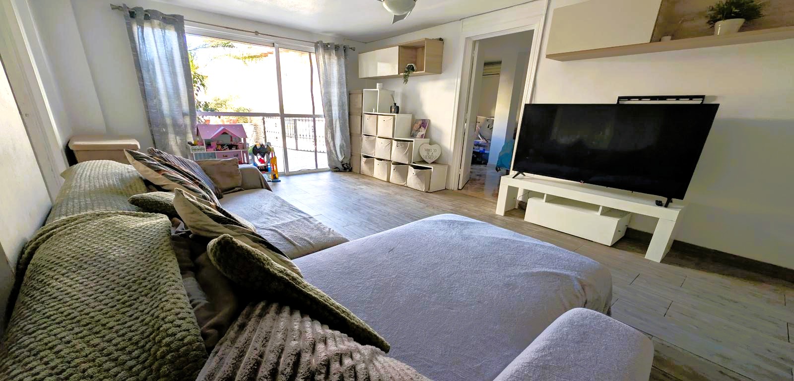 For sale - 4 Bedroom 3 Bathroom Villa in La Zenia - Costa Blanca  - Alicante