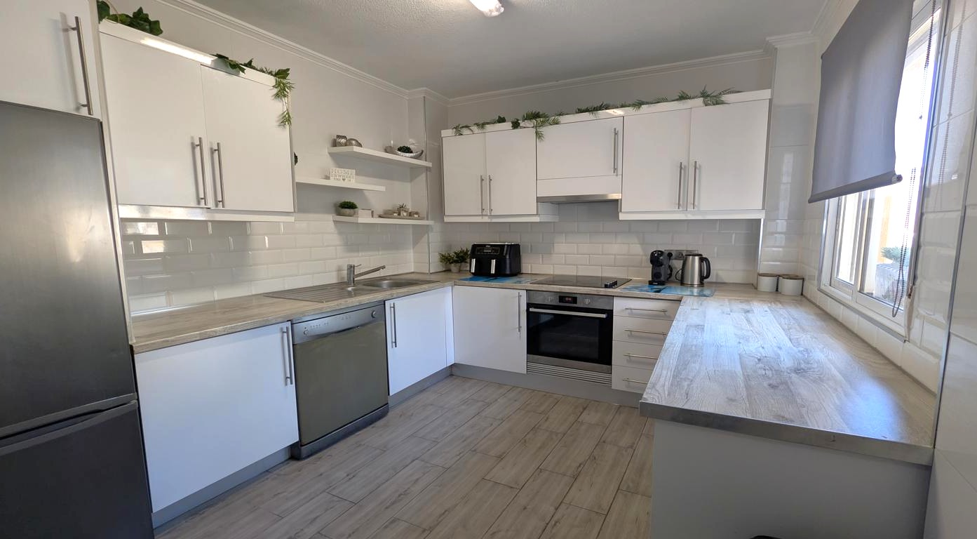 For sale - 4 Bedroom 3 Bathroom Villa in La Zenia - Costa Blanca  - Alicante