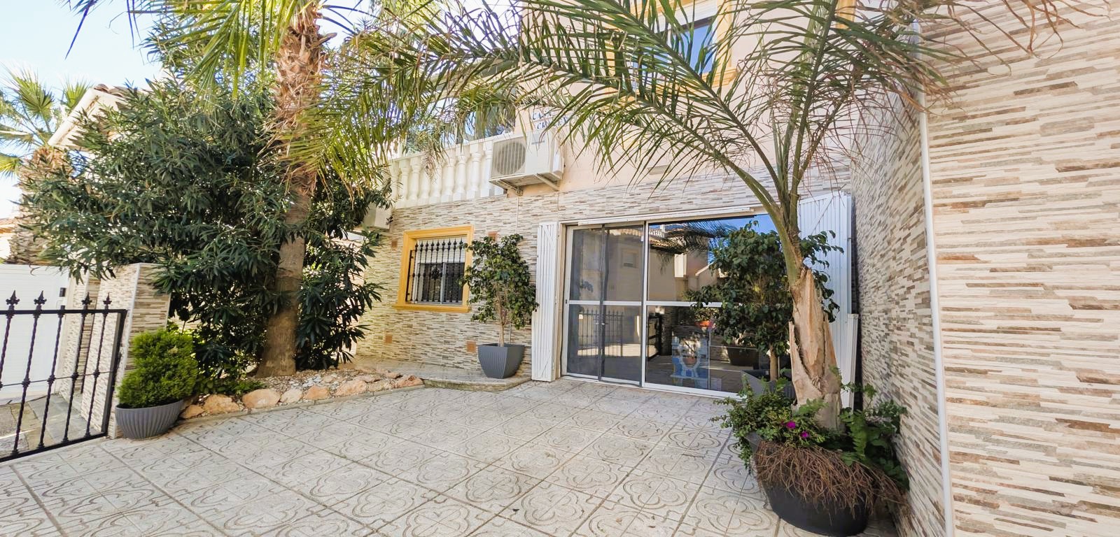 For sale - 4 Bedroom 3 Bathroom Villa in La Zenia - Costa Blanca  - Alicante
