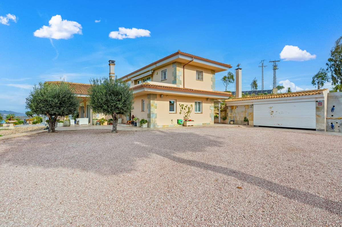 For sale - 4 Bedroom 3 Bathroom House - Finca - Cortijo in Orihuela - Torremendo  - Alicante