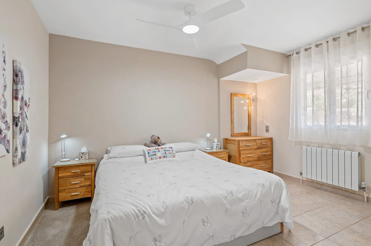 For sale - 4 Bedroom 3 Bathroom House - Finca - Cortijo in Orihuela - Torremendo  - Alicante