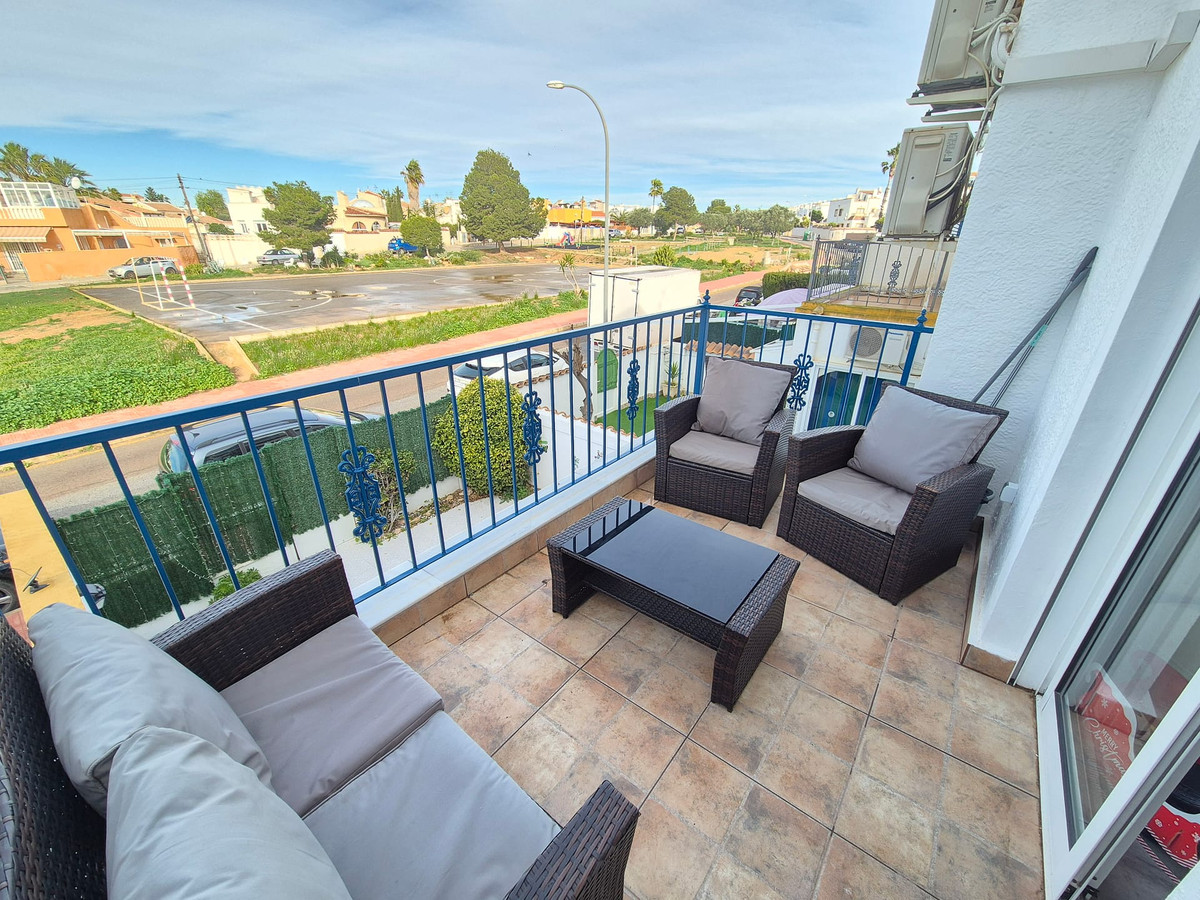 For sale - 3 Bedroom 2 Bathroom Penthouse in Playa Flamenca - La Florida  - Alicante