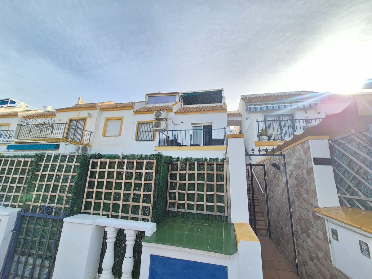 For sale - 3 Bedroom 2 Bathroom Penthouse in Playa Flamenca  - La Florida  - Alicante