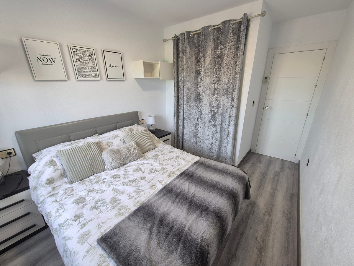 For sale - 3 Bedroom 2 Bathroom Penthouse in Playa Flamenca  - La Florida  - Alicante