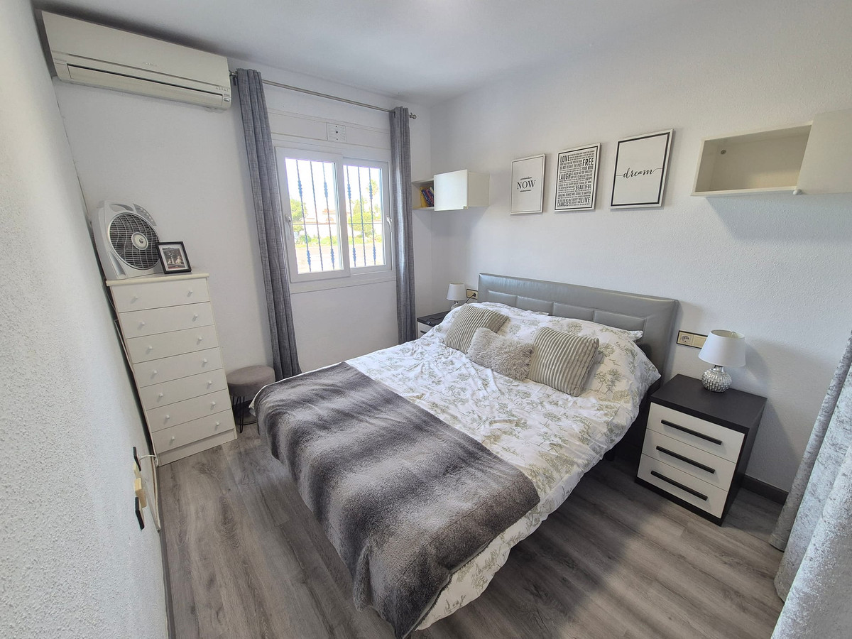 For sale - 3 Bedroom 2 Bathroom Penthouse in Playa Flamenca  - La Florida  - Alicante