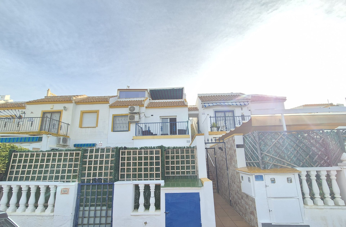 For sale - 3 Bedroom 2 Bathroom Penthouse in Playa Flamenca - La Florida  - Alicante