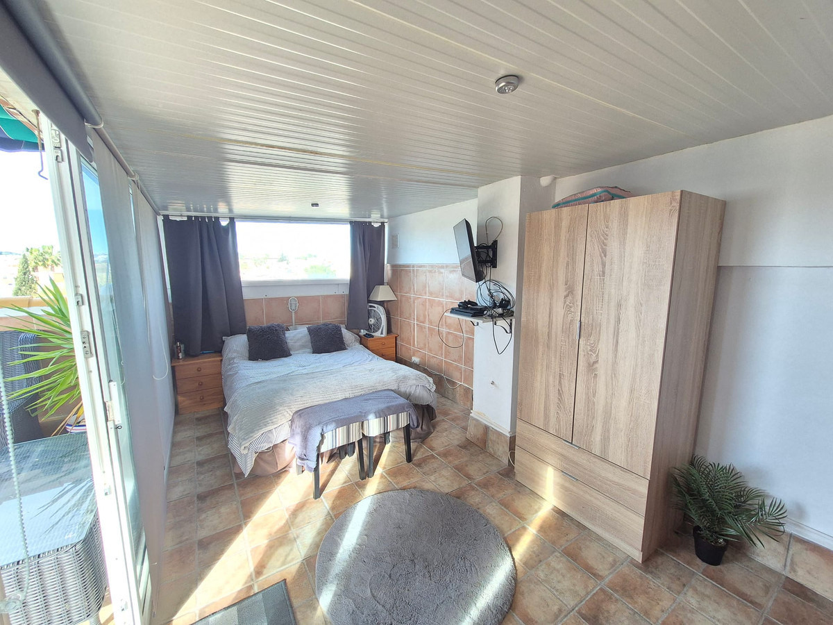 For sale - 3 Bedroom 2 Bathroom Penthouse in Playa Flamenca  - La Florida  - Alicante