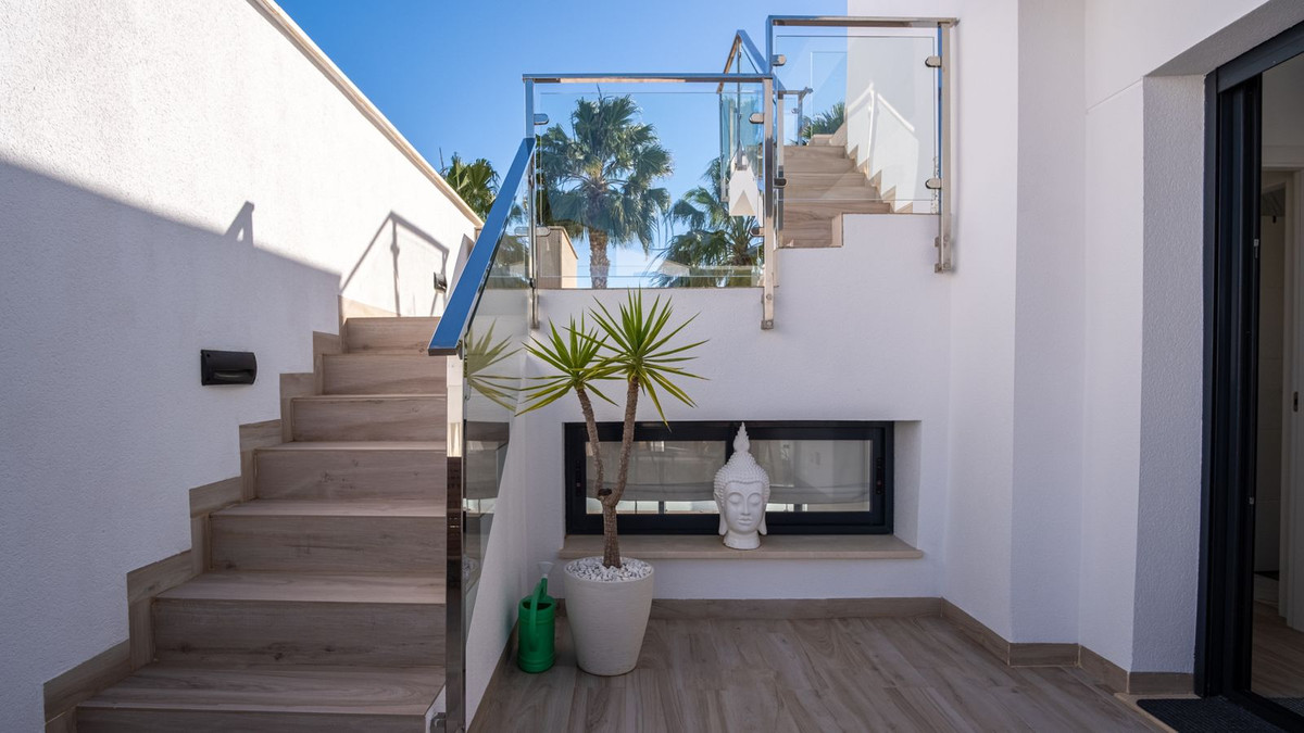 For sale - 3 Bedroom 3 Bathroom House - Detached Villa in Orihuela - Lomas de Cabo Roig  - Alicante