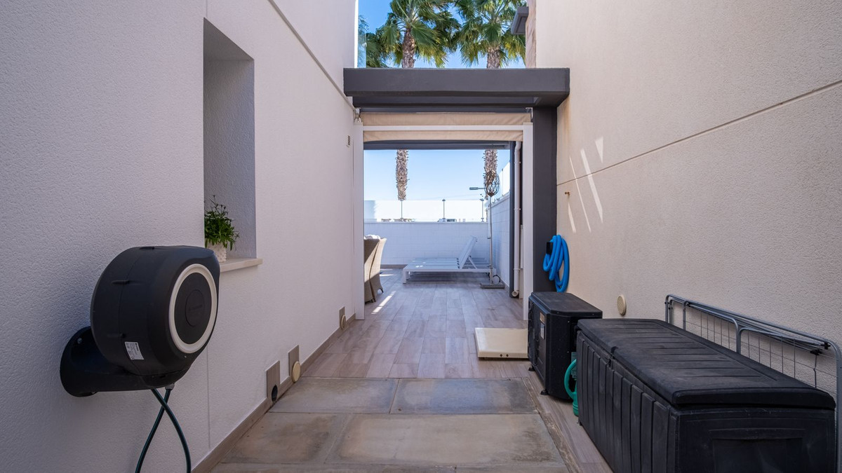 For sale - 3 Bedroom 3 Bathroom House - Detached Villa in Orihuela - Lomas de Cabo Roig  - Alicante