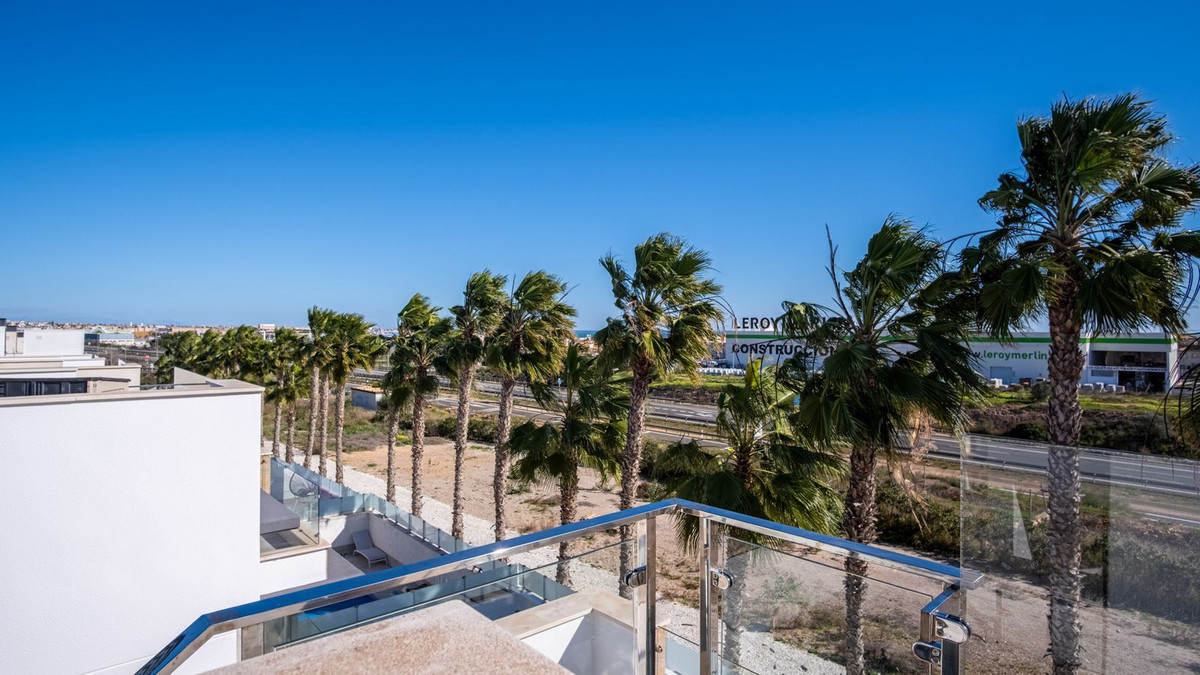 For sale - 3 Bedroom 3 Bathroom House - Detached Villa in Orihuela - Lomas de Cabo Roig  - Alicante