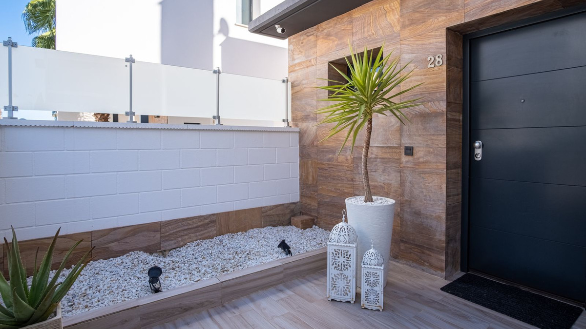 For sale - 3 Bedroom 3 Bathroom House - Detached Villa in Orihuela - Lomas de Cabo Roig  - Alicante