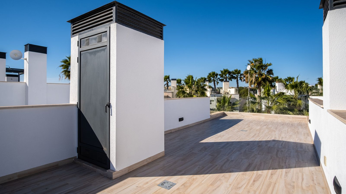 For sale - 3 Bedroom 3 Bathroom House - Detached Villa in Orihuela - Lomas de Cabo Roig  - Alicante