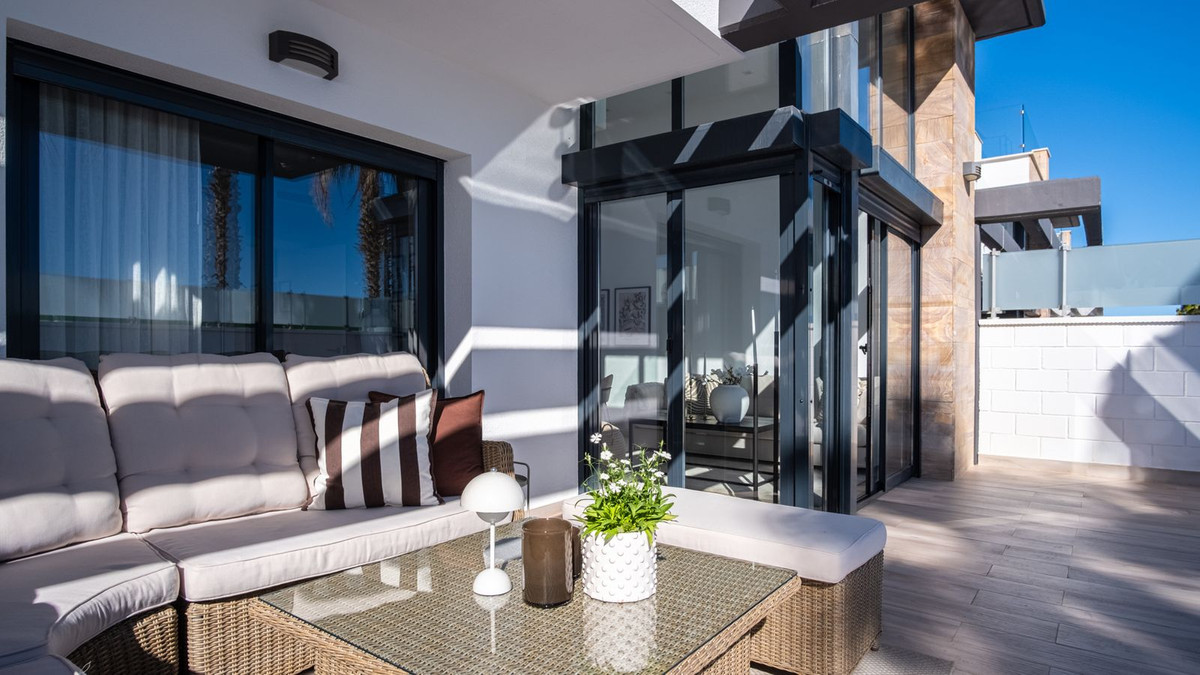 For sale - 3 Bedroom 3 Bathroom House - Detached Villa in Orihuela - Lomas de Cabo Roig  - Alicante