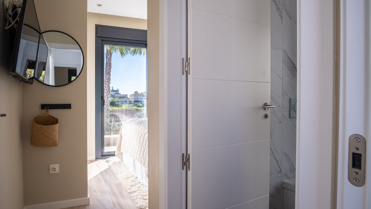 For sale - 3 Bedroom 3 Bathroom House - Detached Villa in Orihuela - Lomas de Cabo Roig  - Alicante