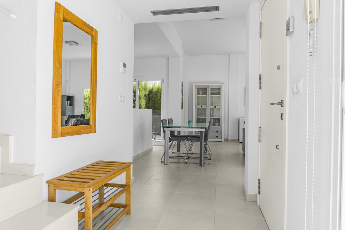 For sale - 3 Bedroom 2 Bathroom House - Detached Villa in Orihuela - Mil Palmeras  - Alicante