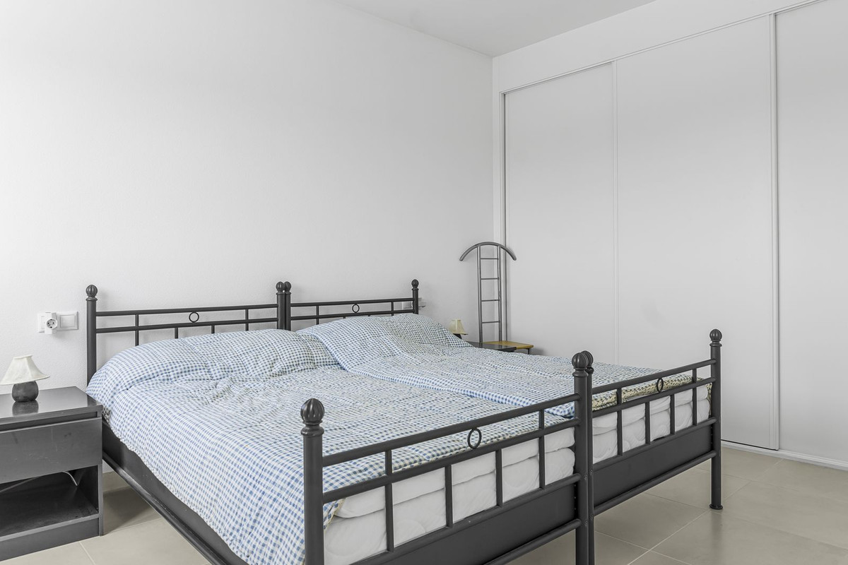 For sale - 3 Bedroom 2 Bathroom House - Detached Villa in Orihuela - Mil Palmeras  - Alicante