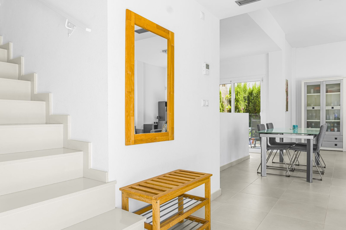 For sale - 3 Bedroom 2 Bathroom House - Detached Villa in Orihuela - Mil Palmeras  - Alicante