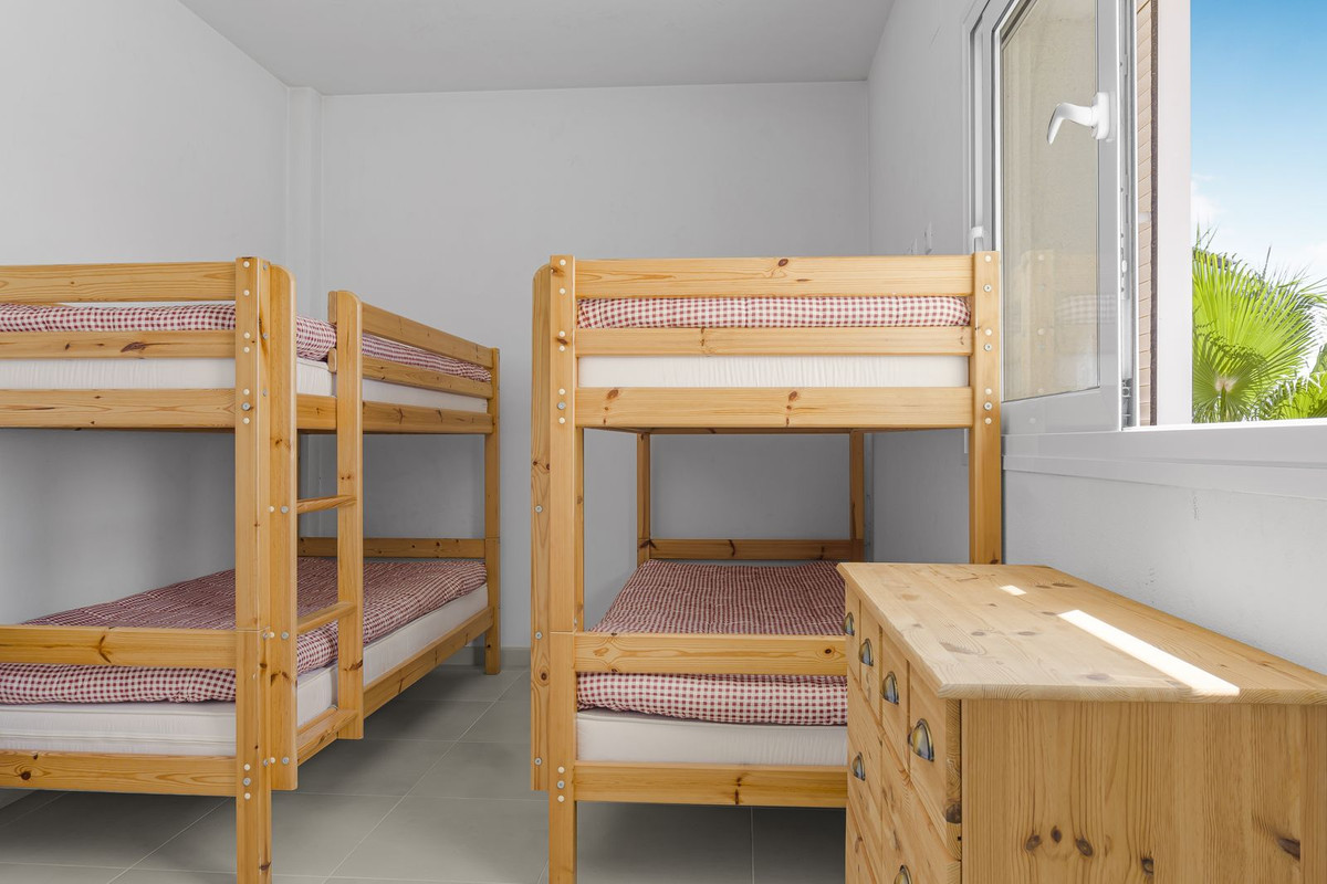 For sale - 3 Bedroom 2 Bathroom House - Detached Villa in Orihuela - Mil Palmeras  - Alicante