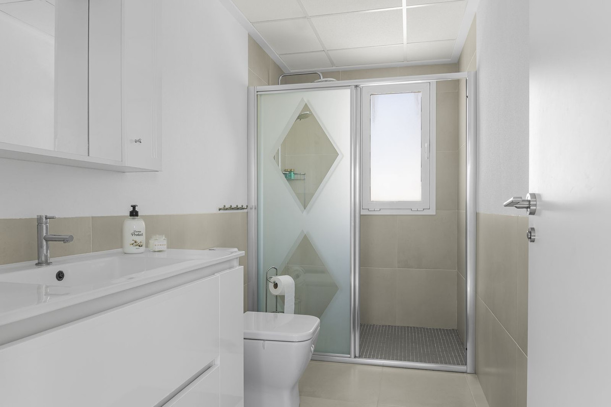 For sale - 3 Bedroom 2 Bathroom House - Detached Villa in Orihuela - Mil Palmeras  - Alicante