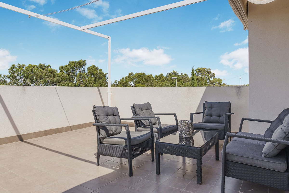 For sale - 3 Bedroom 2 Bathroom House - Detached Villa in Orihuela - Mil Palmeras  - Alicante