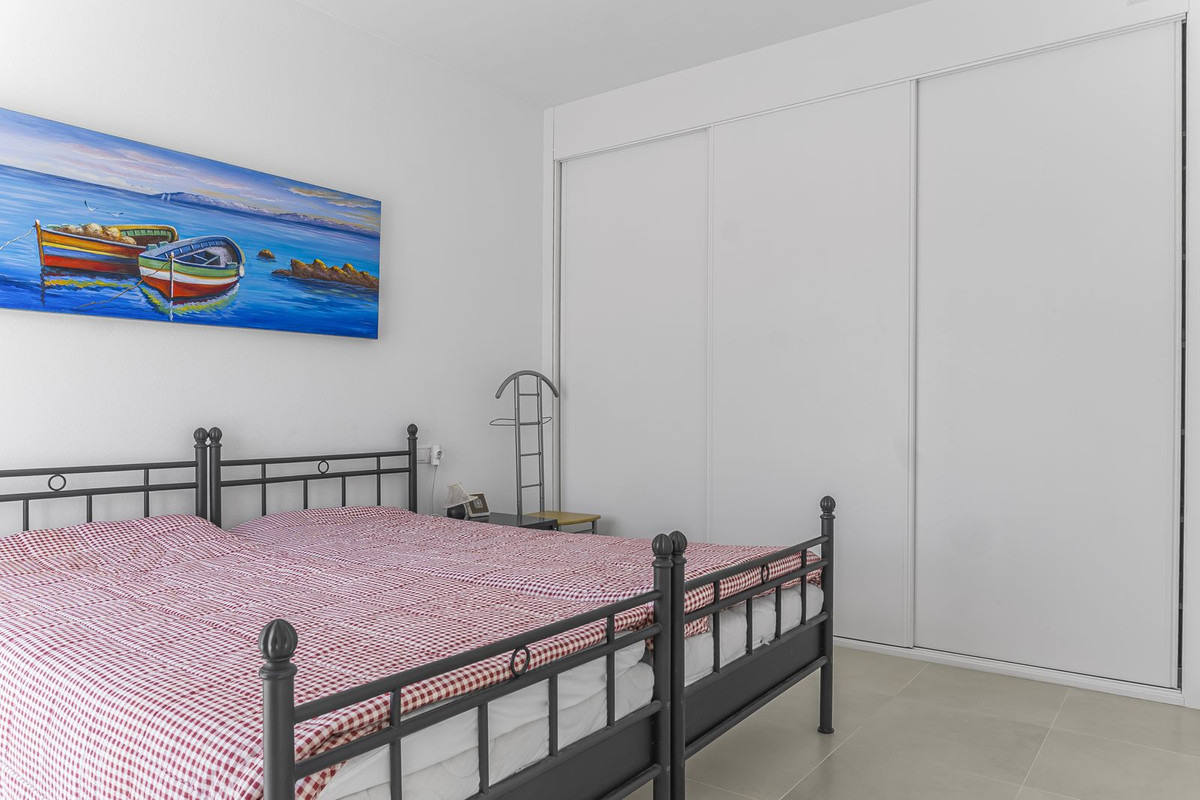 For sale - 3 Bedroom 2 Bathroom House - Detached Villa in Orihuela - Mil Palmeras  - Alicante