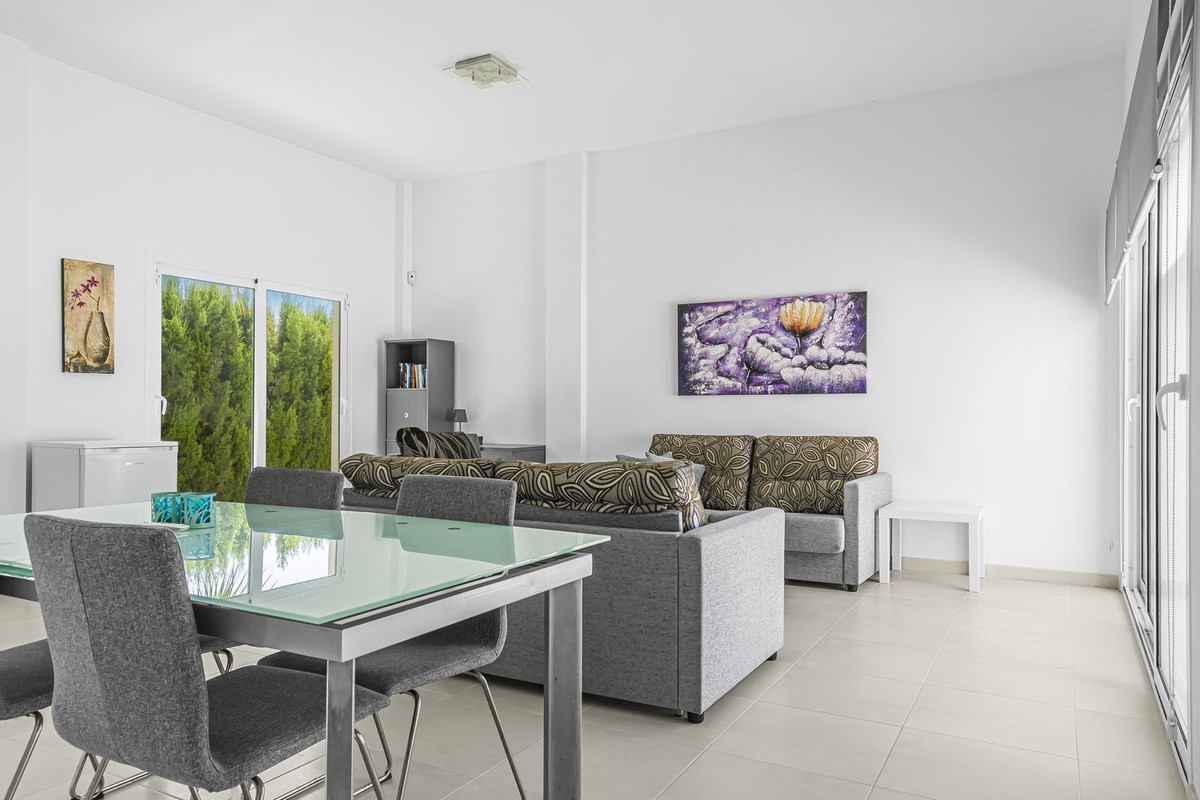 For sale - 3 Bedroom 2 Bathroom House - Detached Villa in Orihuela - Mil Palmeras  - Alicante