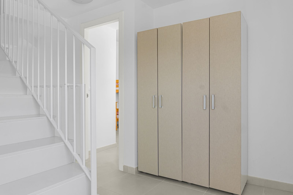 For sale - 3 Bedroom 2 Bathroom House - Detached Villa in Orihuela - Mil Palmeras  - Alicante