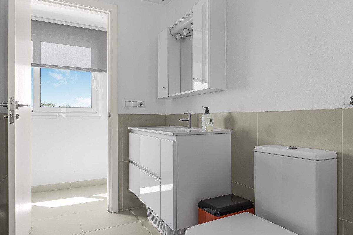 For sale - 3 Bedroom 2 Bathroom House - Detached Villa in Orihuela - Mil Palmeras  - Alicante