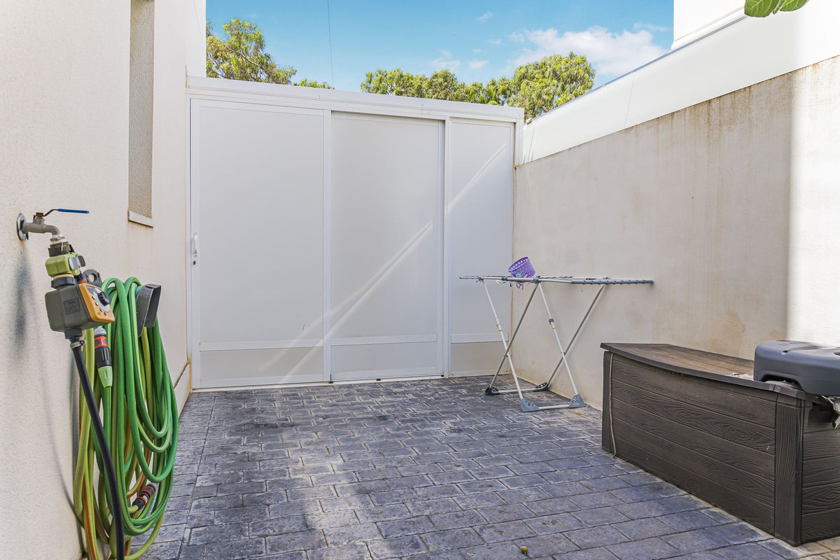 For sale - 3 Bedroom 2 Bathroom House - Detached Villa in Orihuela - Mil Palmeras  - Alicante