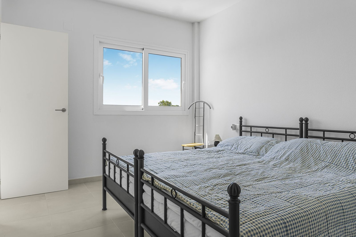 For sale - 3 Bedroom 2 Bathroom House - Detached Villa in Orihuela - Mil Palmeras  - Alicante