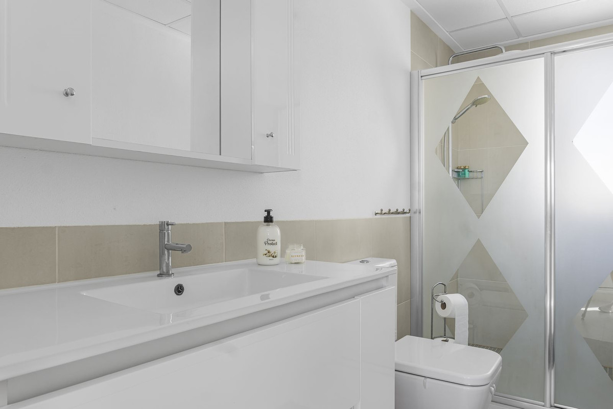 For sale - 3 Bedroom 2 Bathroom House - Detached Villa in Orihuela - Mil Palmeras  - Alicante