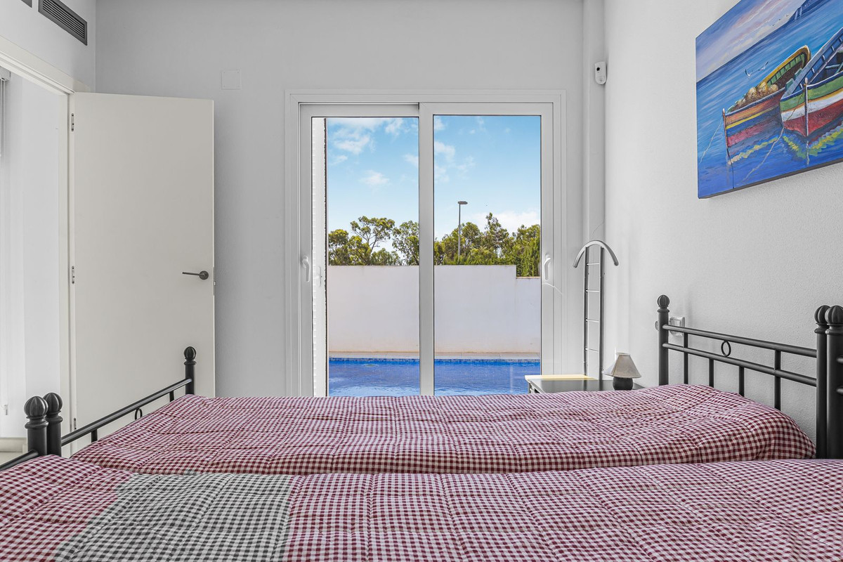 For sale - 3 Bedroom 2 Bathroom House - Detached Villa in Orihuela - Mil Palmeras  - Alicante