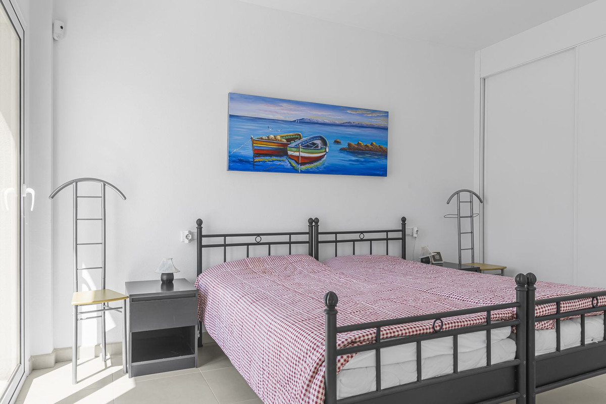 For sale - 3 Bedroom 2 Bathroom House - Detached Villa in Orihuela - Mil Palmeras  - Alicante