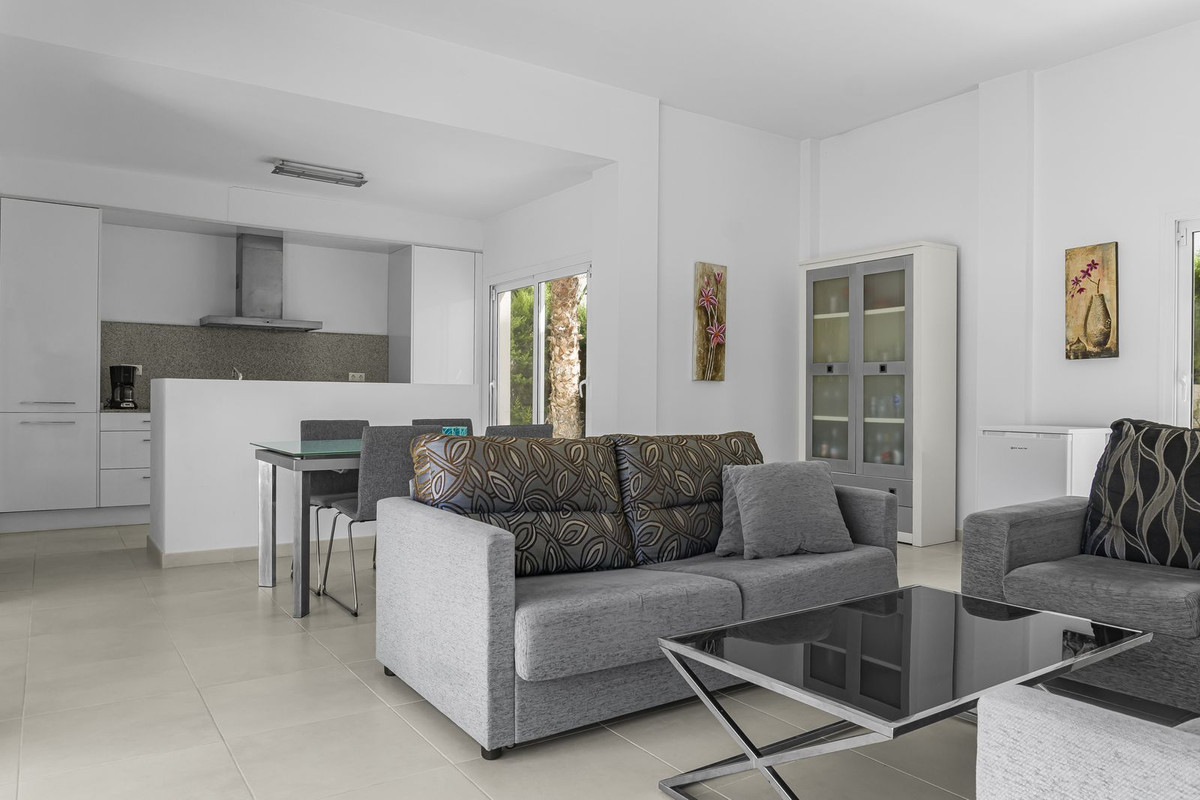 For sale - 3 Bedroom 2 Bathroom House - Detached Villa in Orihuela - Mil Palmeras  - Alicante