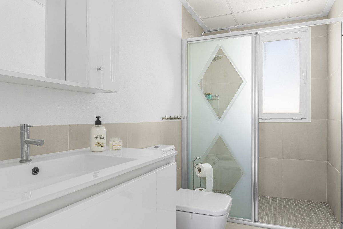 For sale - 3 Bedroom 2 Bathroom House - Detached Villa in Orihuela - Mil Palmeras  - Alicante