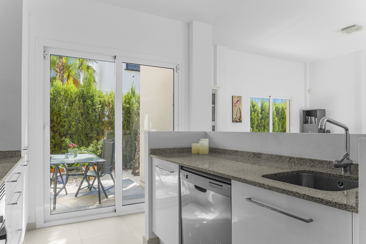 For sale - 3 Bedroom 2 Bathroom House - Detached Villa in Orihuela - Mil Palmeras  - Alicante